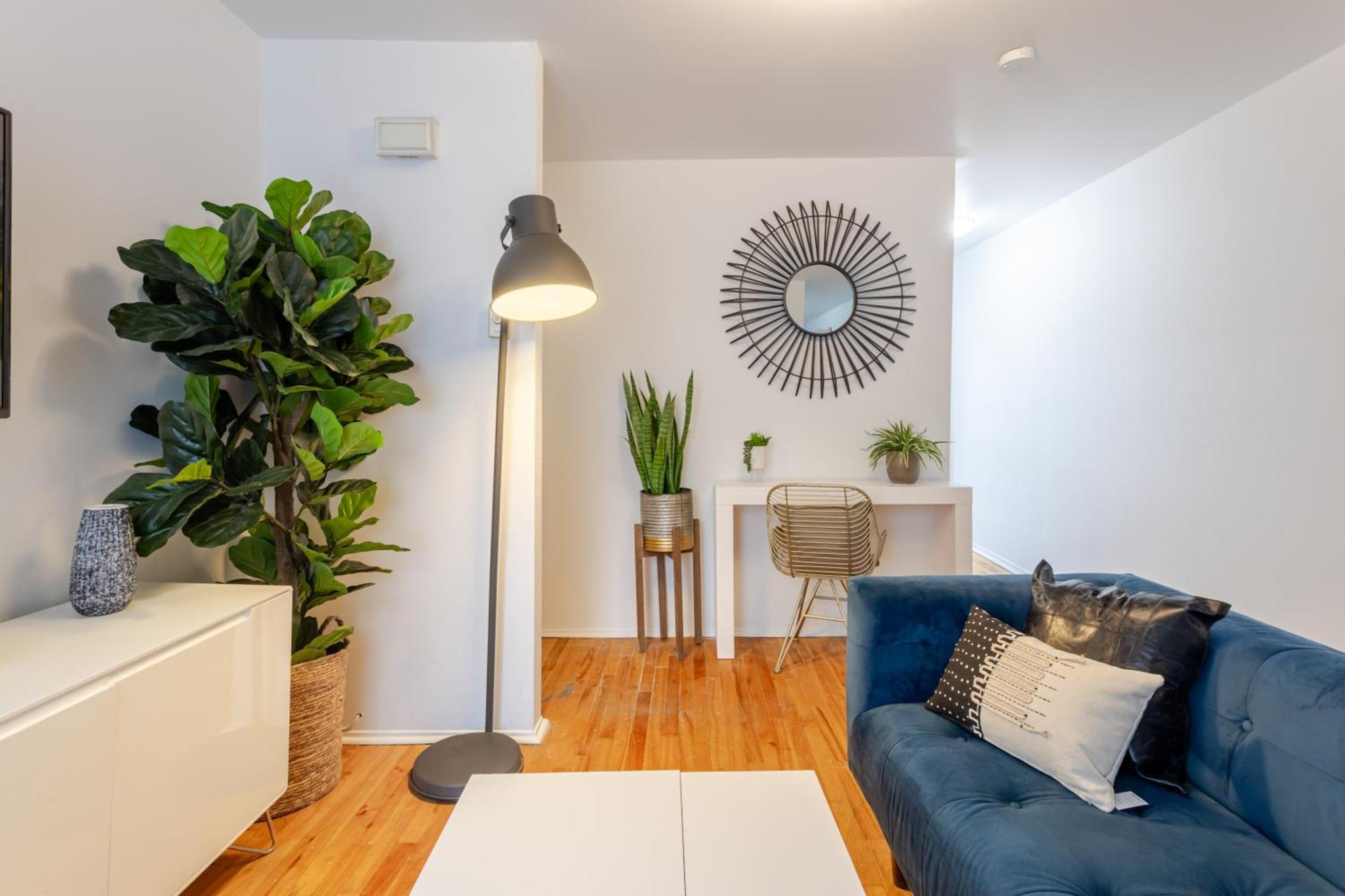 Apartment Stunning 2b In Plateau Mont-royal Zb6 *
