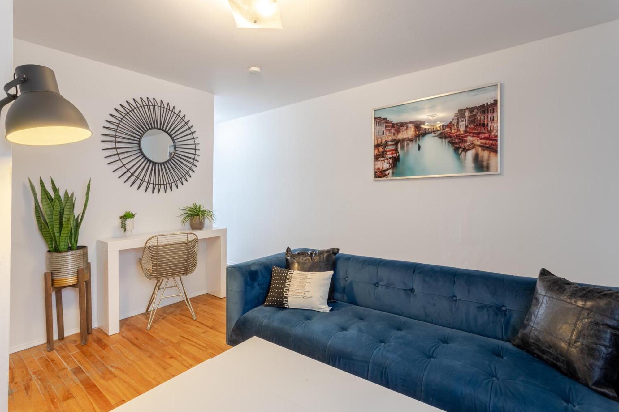 Stunning 2b In Plateau Mont-royal Zb6 Apartment Montreal