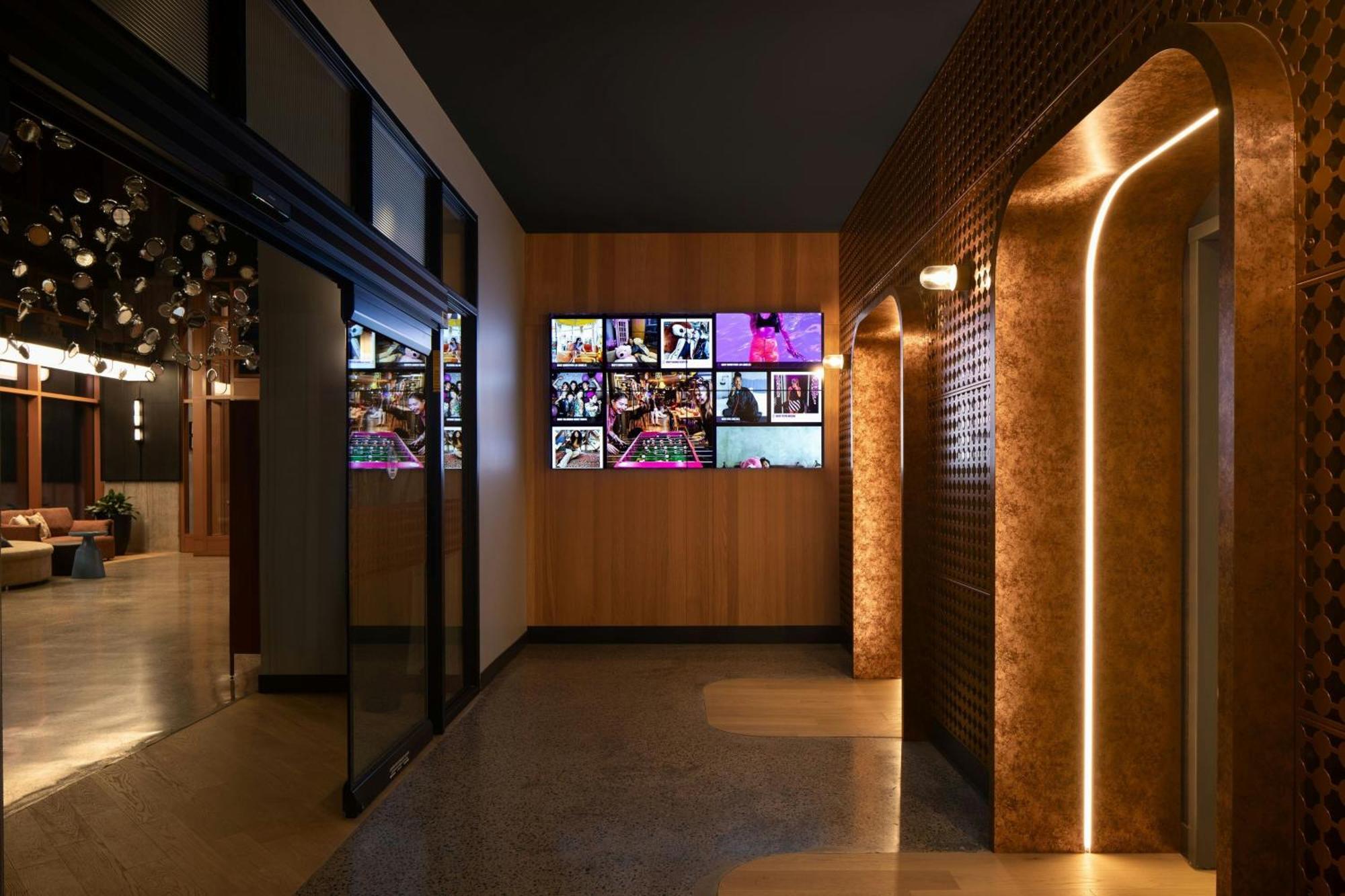 Moxy Downtown Montreal