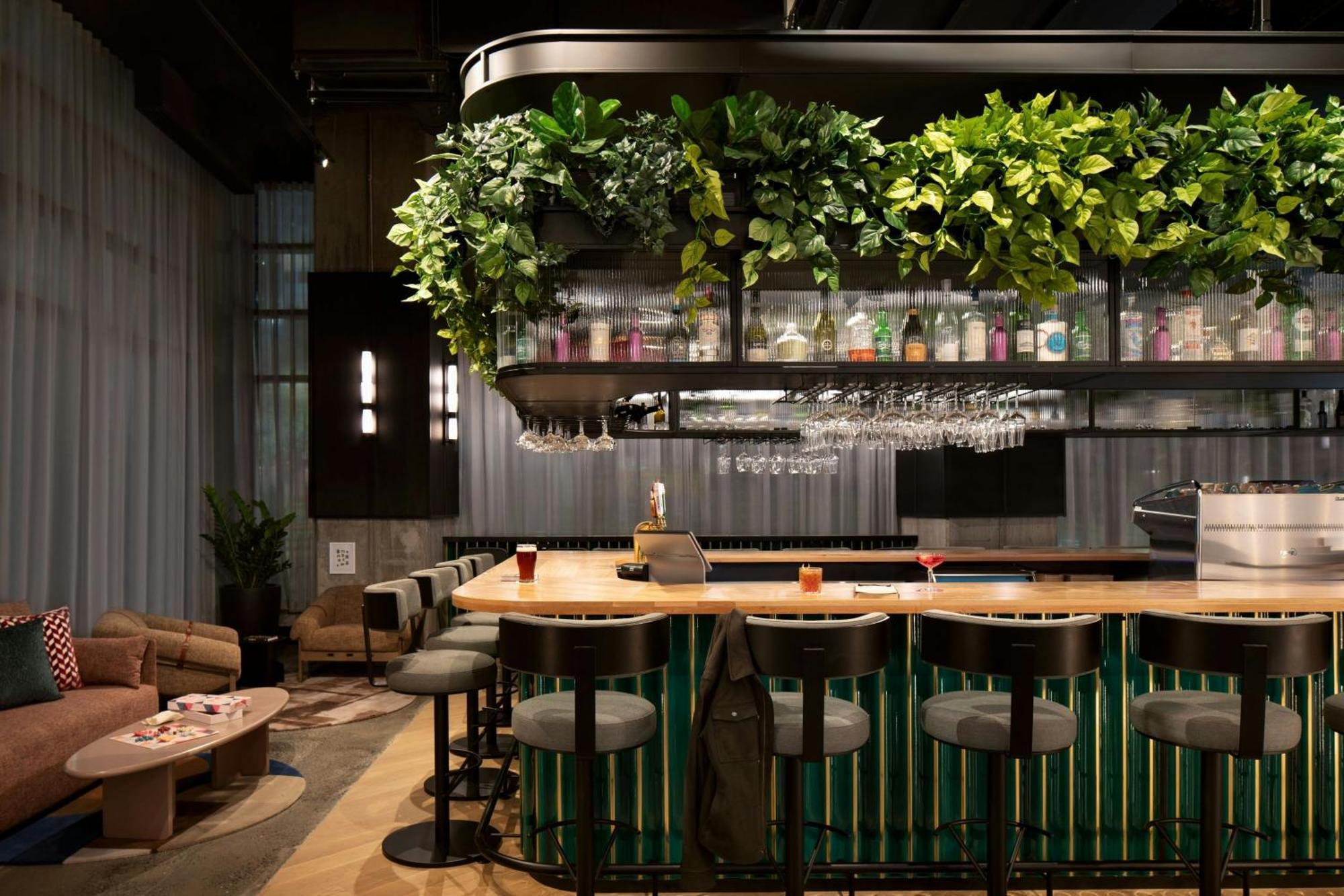 Hotel Moxy Downtown 4*