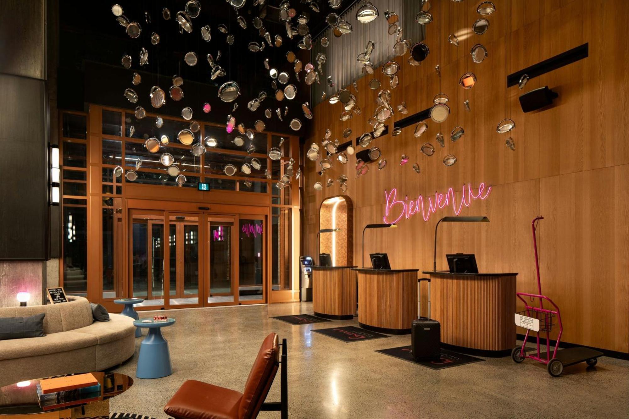 Moxy Downtown 4*