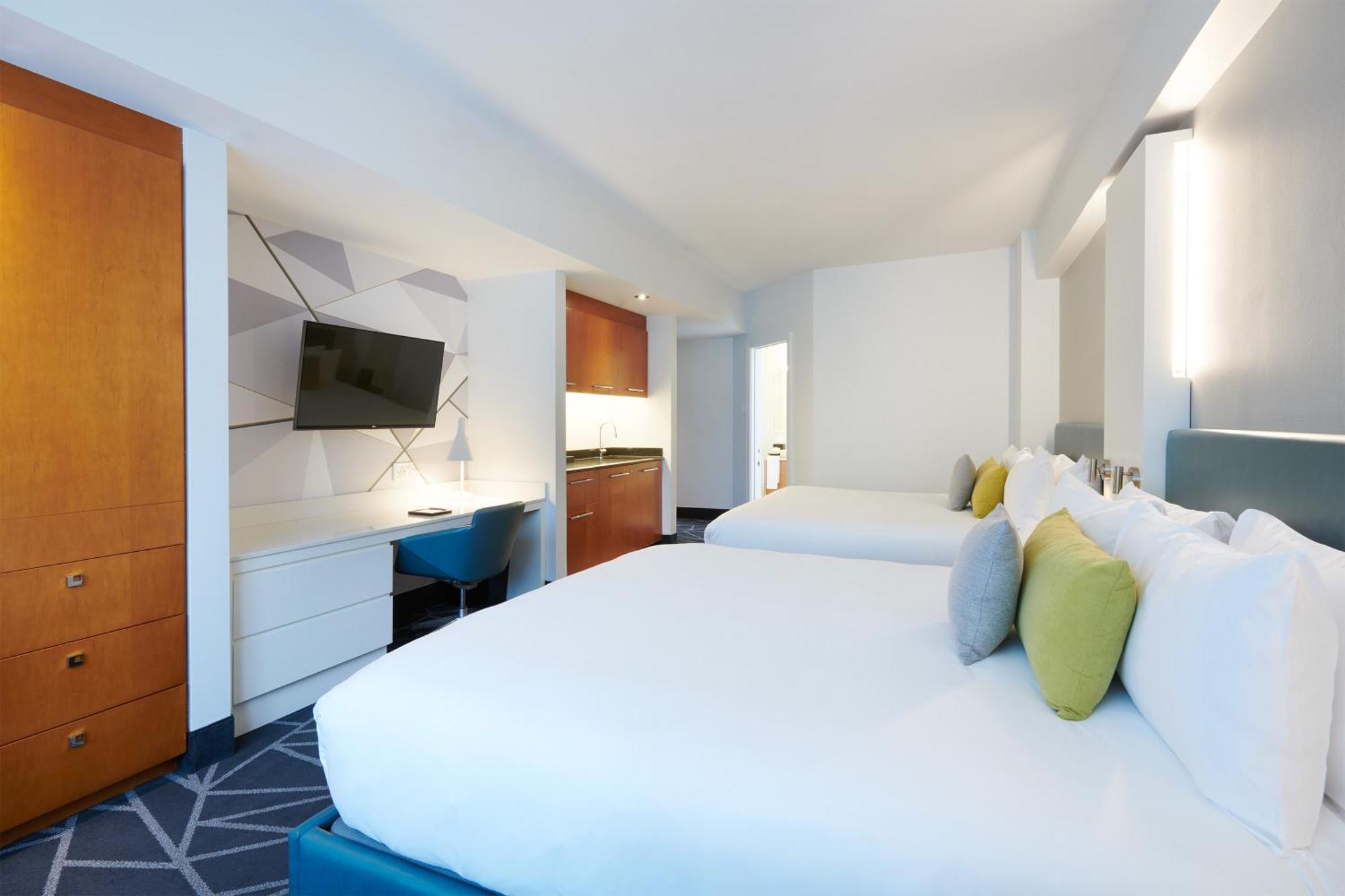 Warwick Le Crystal - Hotel