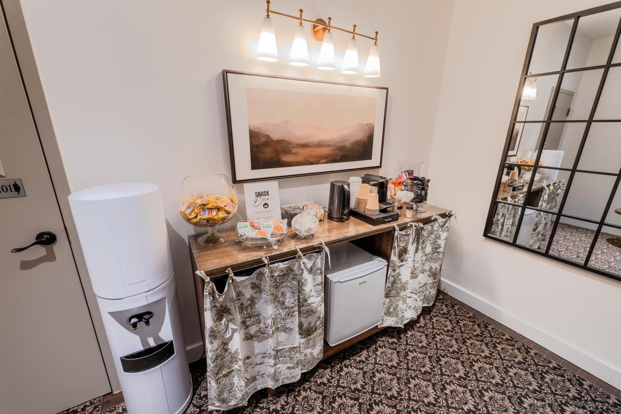 Self Check-in Boutique - Quartier Latin - 202 Montreal