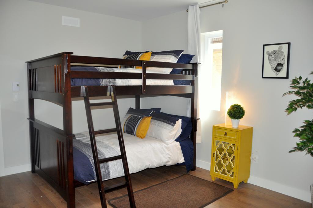 Apartment Le Mont-royal Lounge By Homeinmontreal Montreal