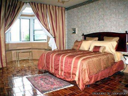 Gingerbread Manor Bed & Breakfast 3*