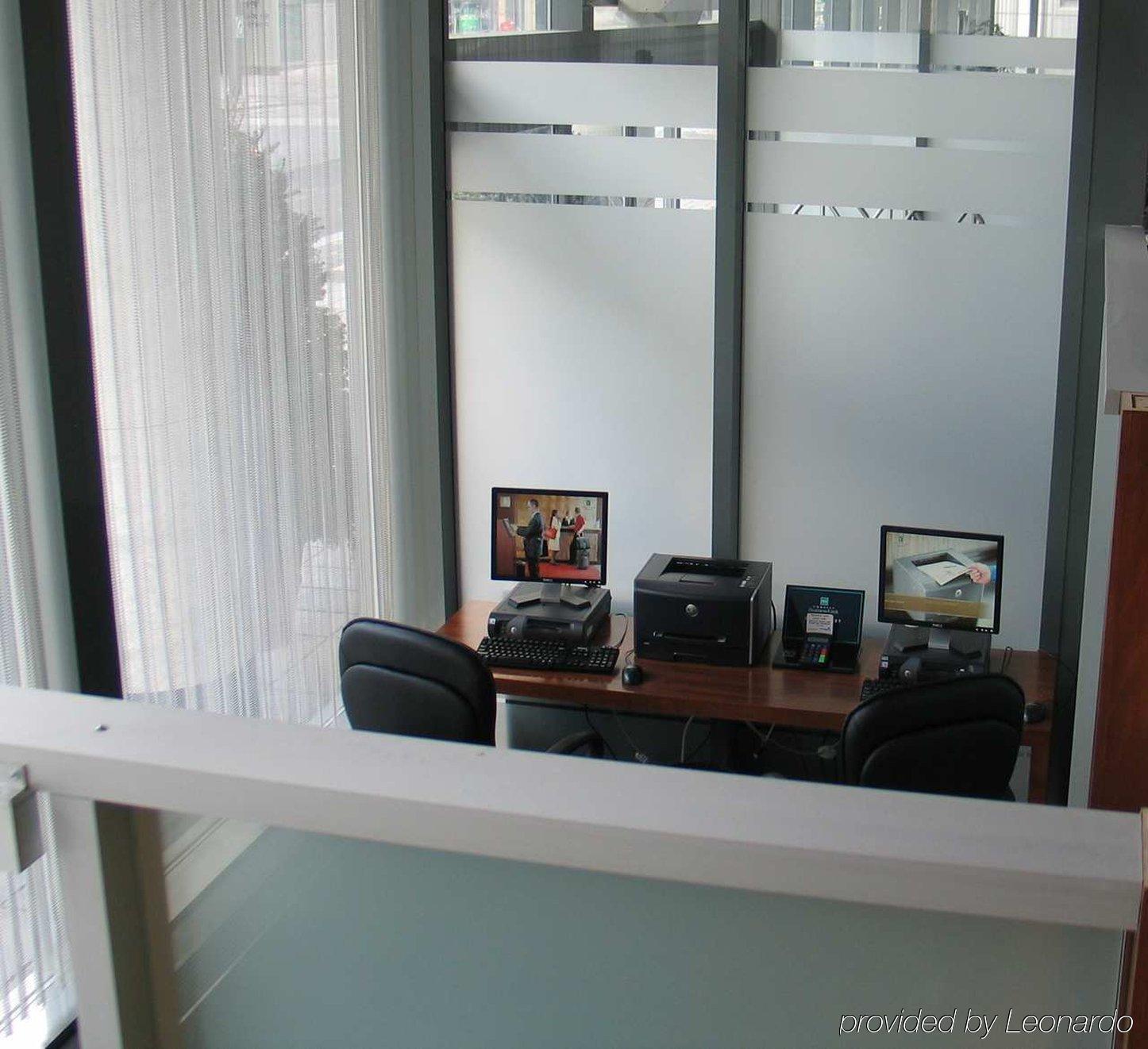 Embassy By Hilton - Montreal