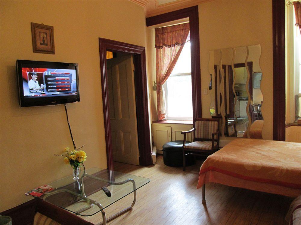 Hotel Hotel & Suites Place Des Arts 2*