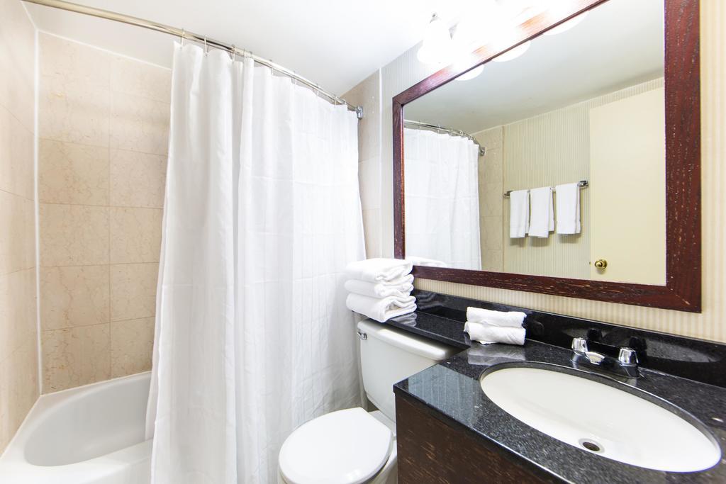 Four Points By Sheraton Montreal Centre-Ville Hotel