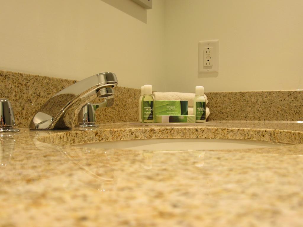 Hotel Four Points By Sheraton Montreal Centre-Ville Montreal