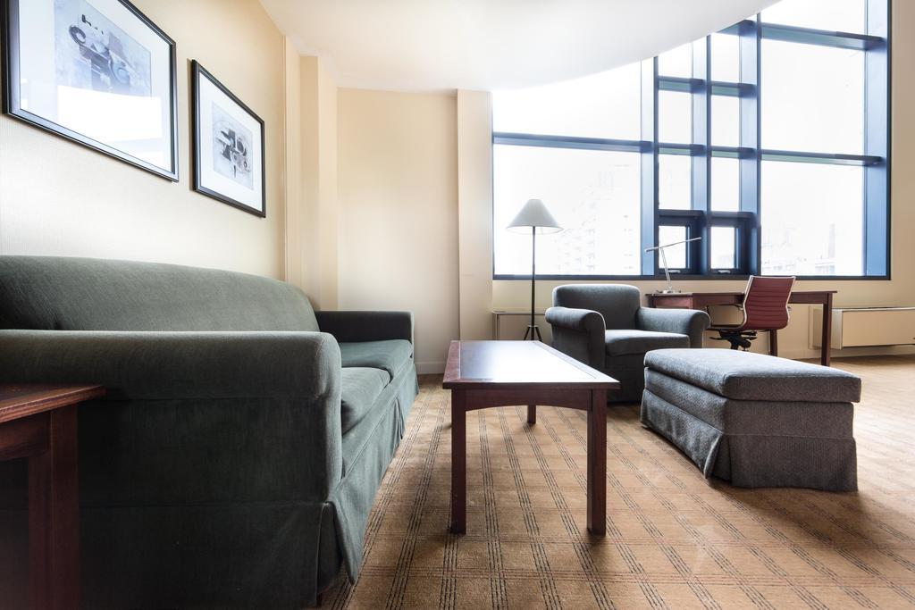Hotel Four Points By Sheraton Montreal Centre-Ville 3*