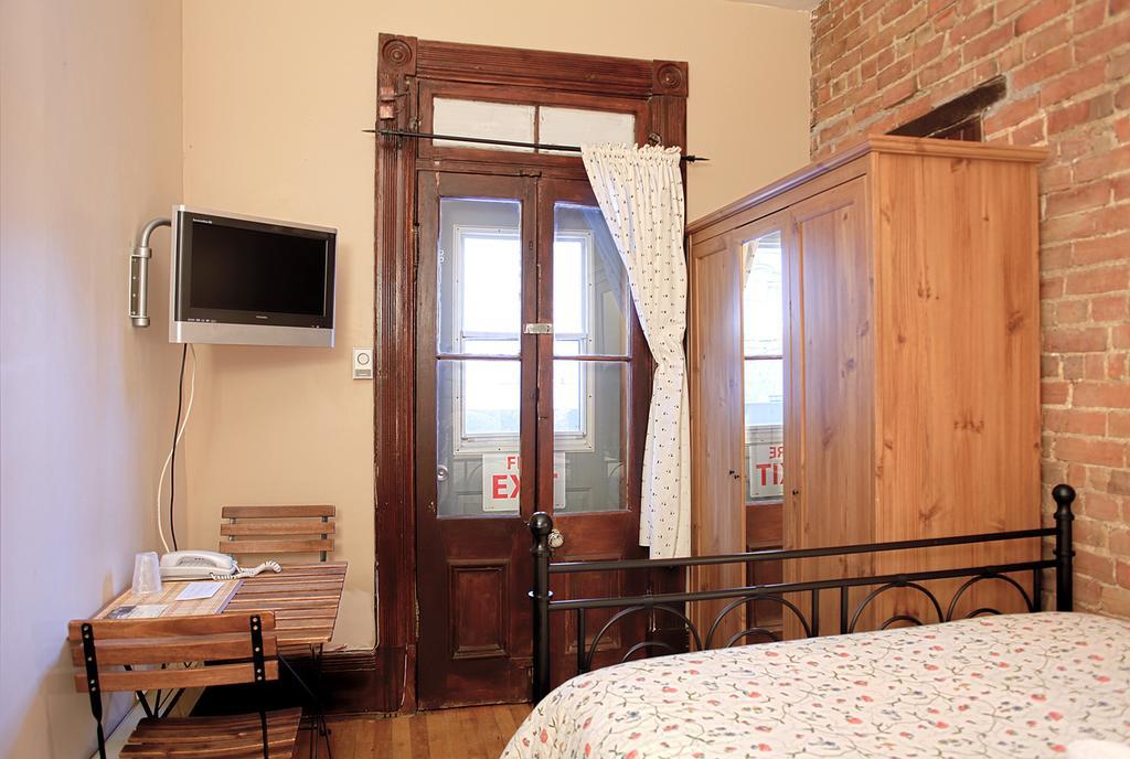 Gite University Bed And Breakfast Montreal