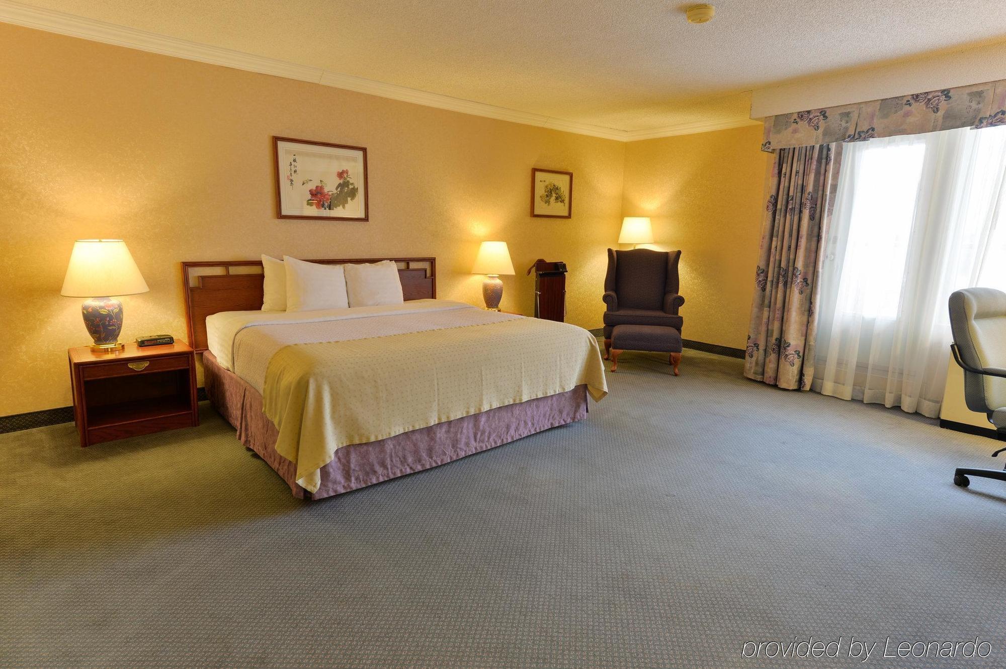 Centre Downtown By Ihg Hotel