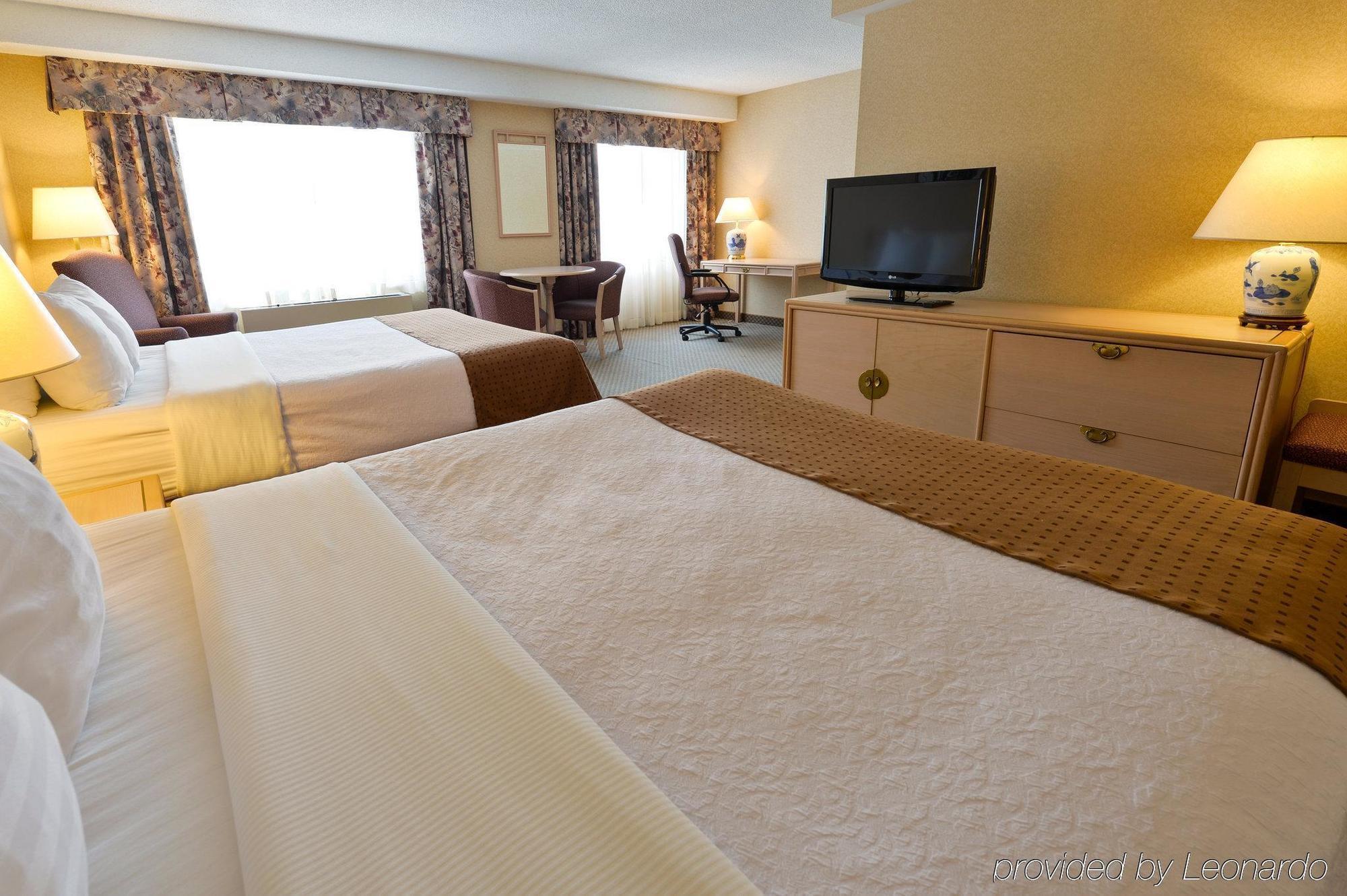 Centre Downtown By Ihg Hotel 4*
