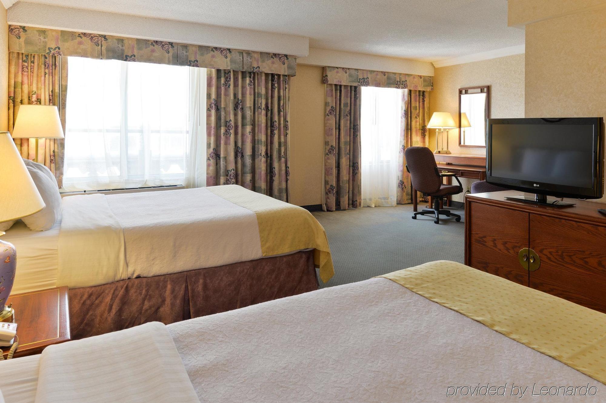Hotel Centre Downtown By Ihg Montreal