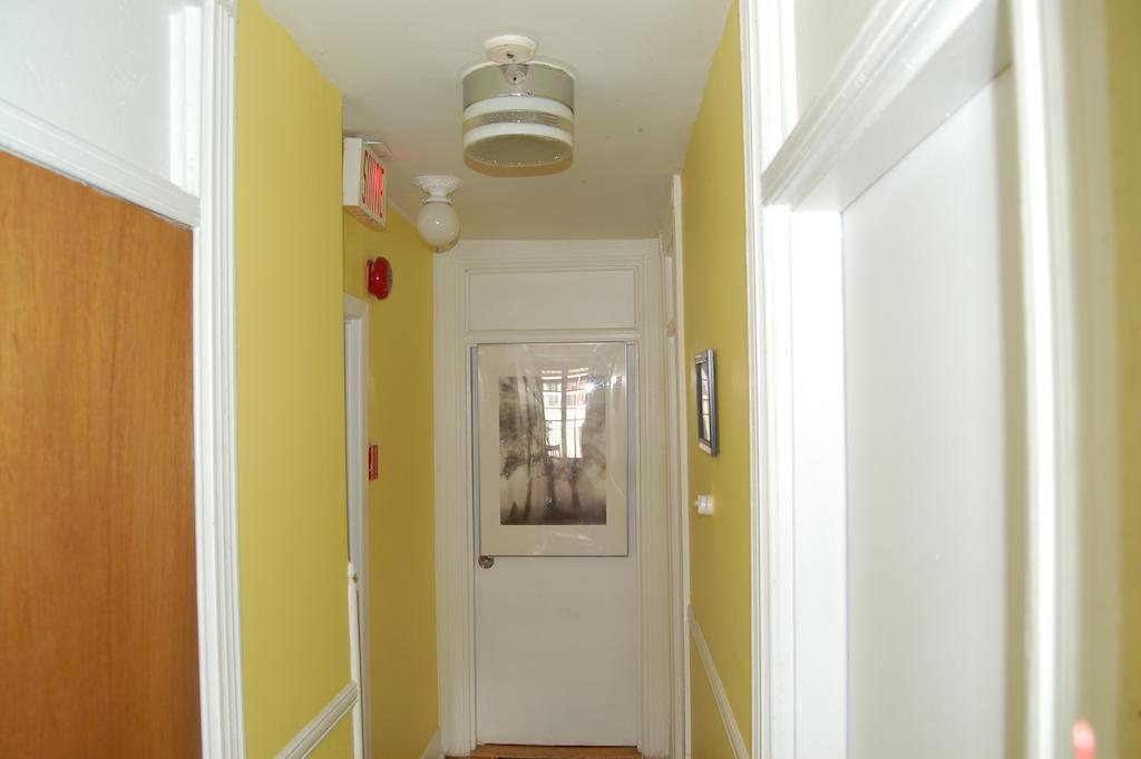 Le Simone Bed & Breakfast Montreal