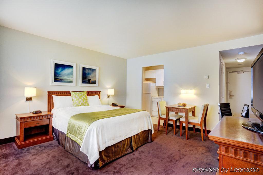 By Marriott Westmount 4* Montreal