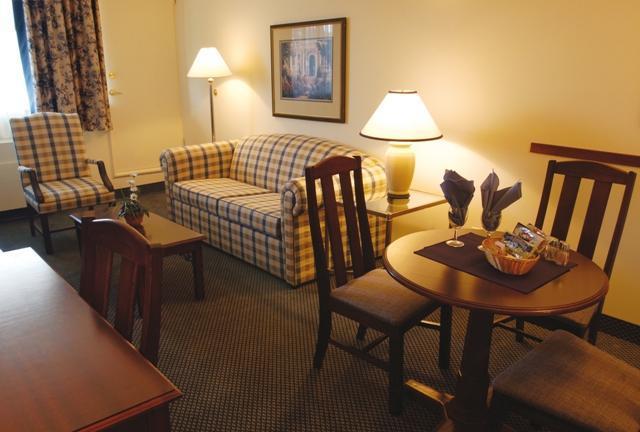 By Marriott Westmount Hotel 4*