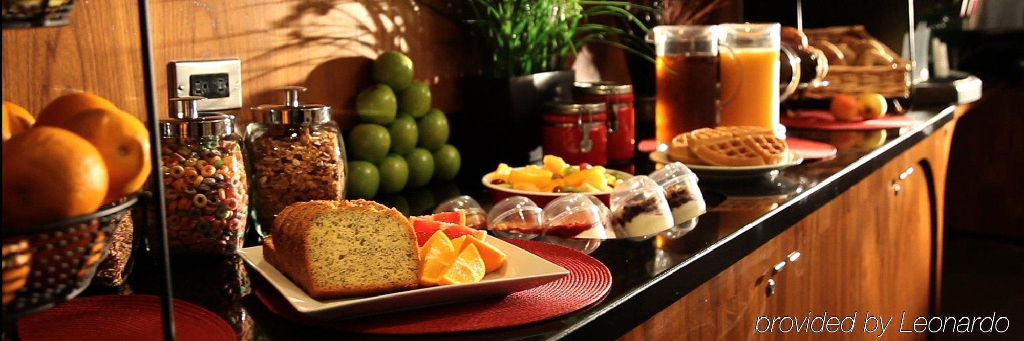 By Marriott Westmount 4* Montreal