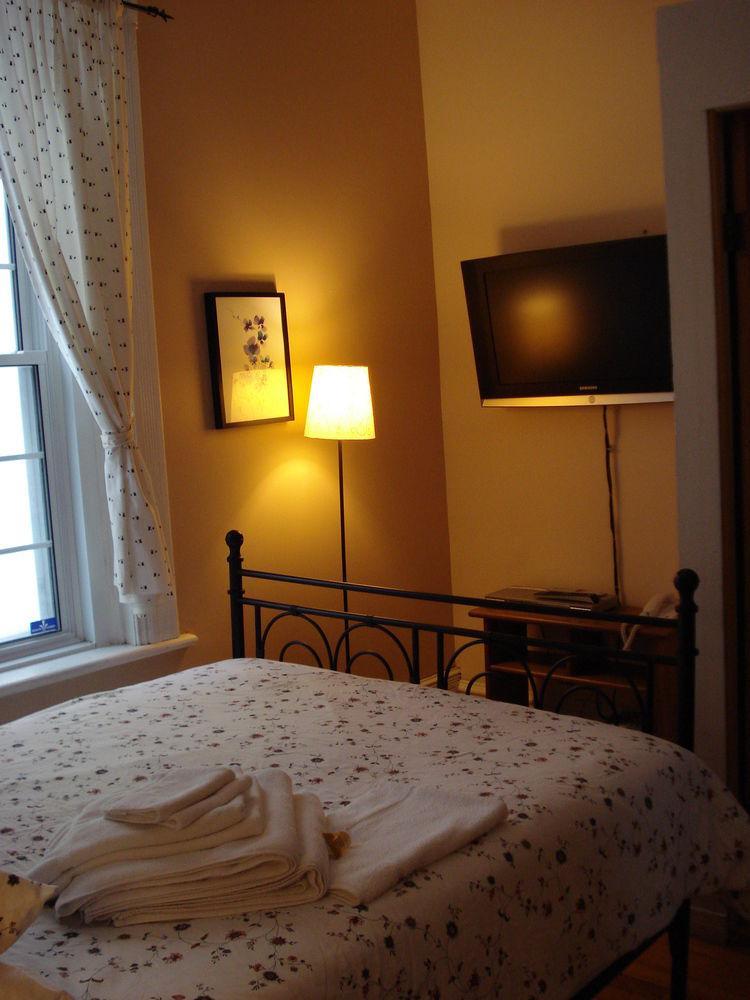 Gite University Bed And Breakfast 3* Montreal