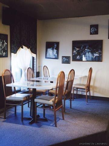 Hotel Champ De Mars Montreal