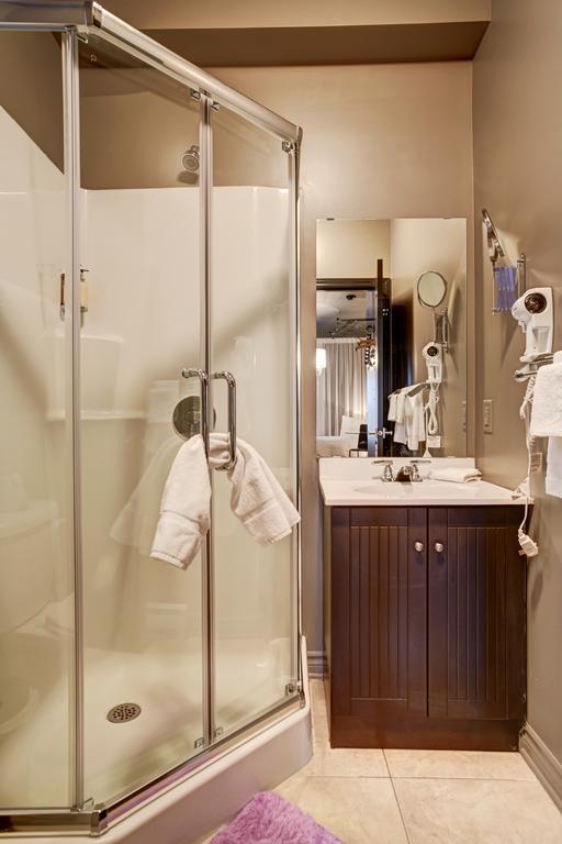 Appartements 3425 Drummond Downtown Apartment Montreal