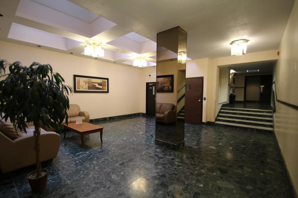La Renaissance Dorchester *