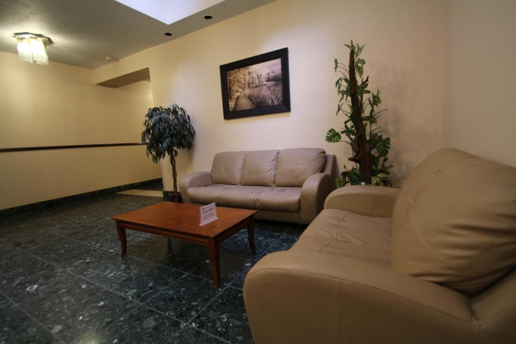 La Renaissance Dorchester Apartment *
