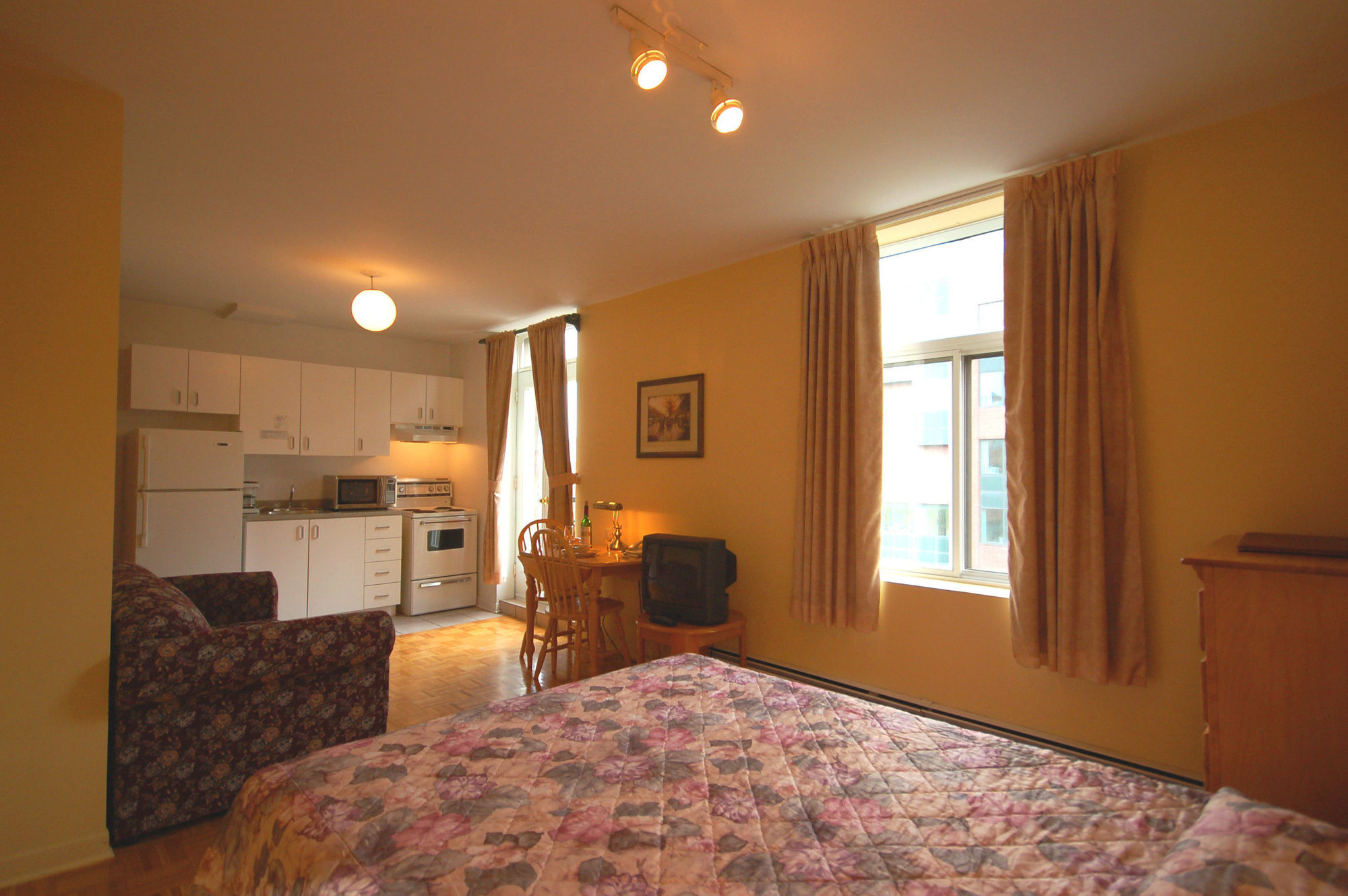Hotel Le Roberval Montreal