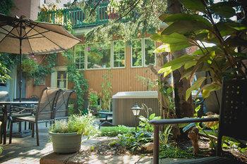 Maison Des Jardins B & B Bed & Breakfast