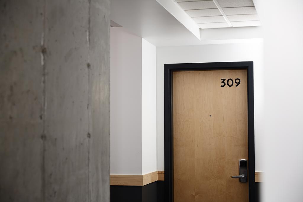 Hotel Le Dauphin Centre-ville Montreal