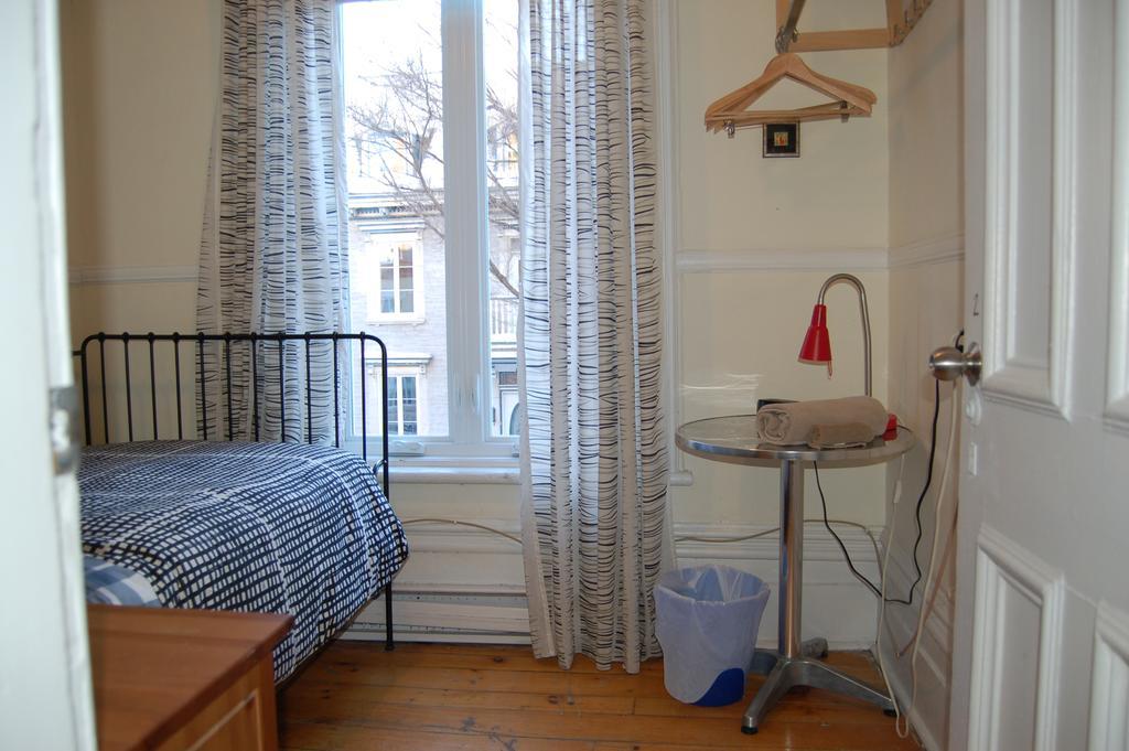 Le Simone Bed & Breakfast Bed & Breakfast Montreal
