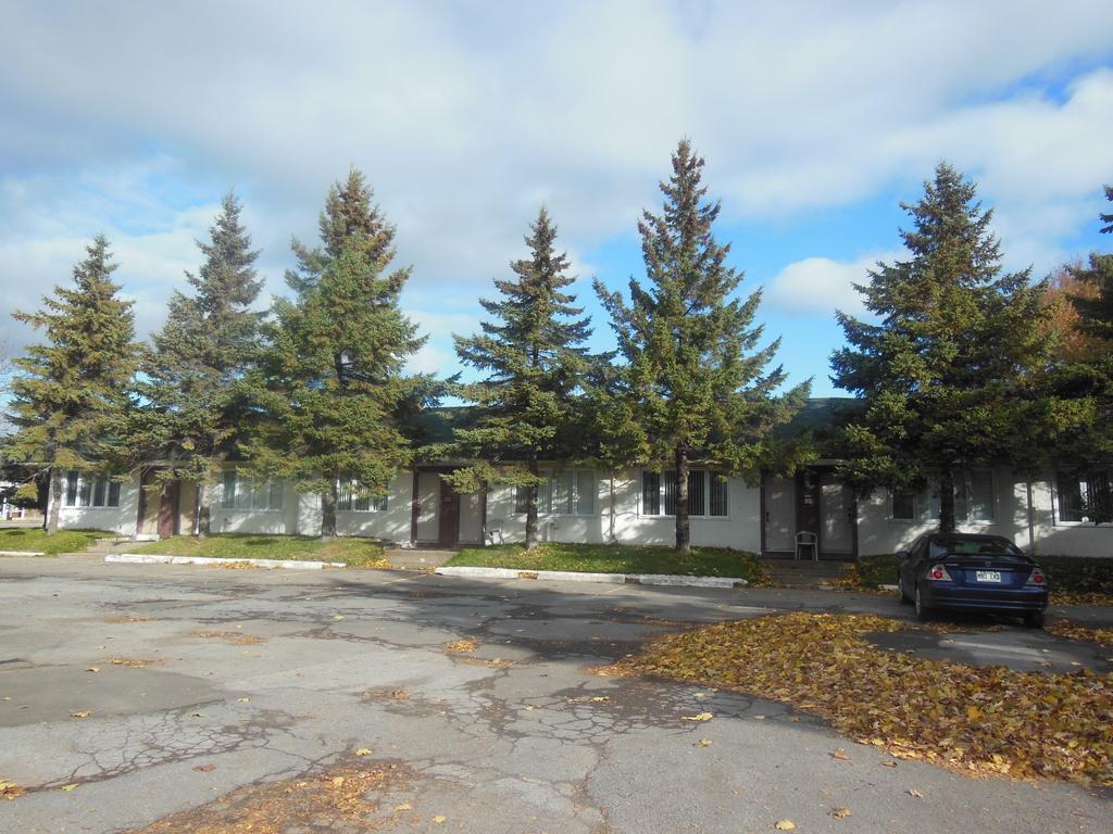 Le Paysan Motel Montreal