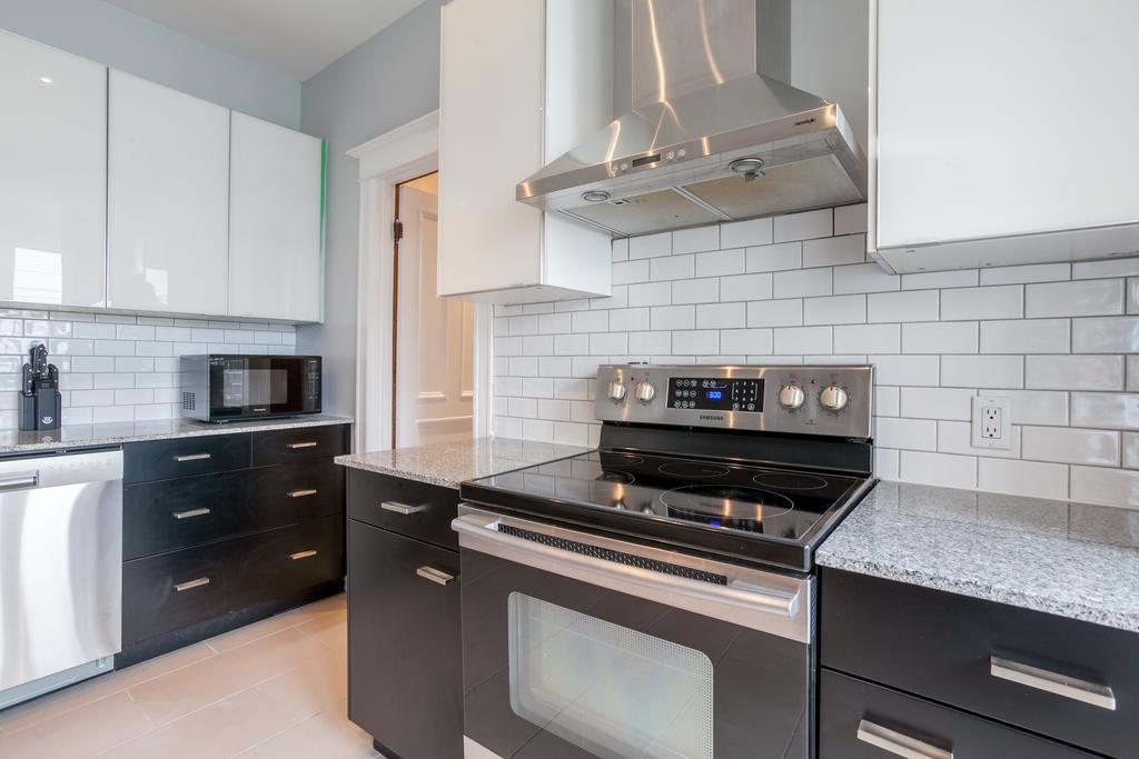 Lmvr-spacious On Saint Laurent With Free Parking Apartment
