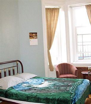 Hotel & Suites Place Des Arts Hotel