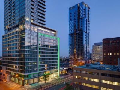 Holiday Inn Hotel & Suites - Montreal Centre-Ville Ouest By Ihg Hotel 4*