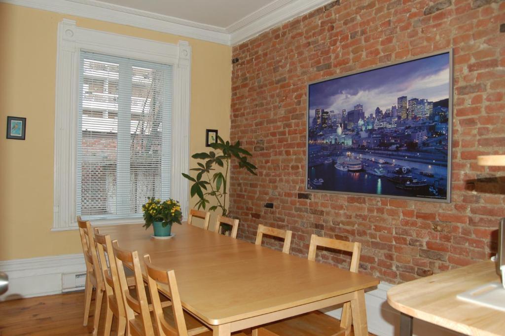Bed & Breakfast Le Chasseur Bed & Breakfast Montreal
