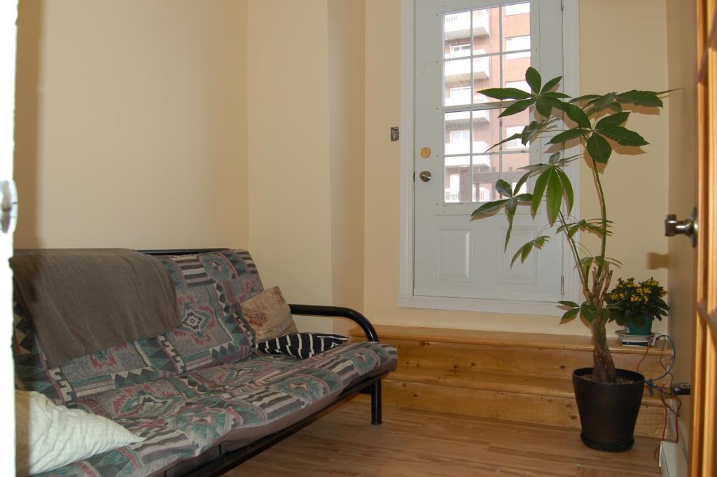 Le Chasseur Bed & Breakfast Montreal