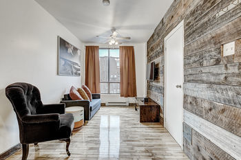 Destination Griffintown Hotel