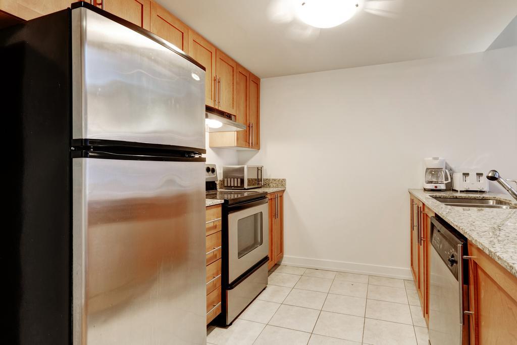 Palais-des-congres Furnished Apartment Montreal