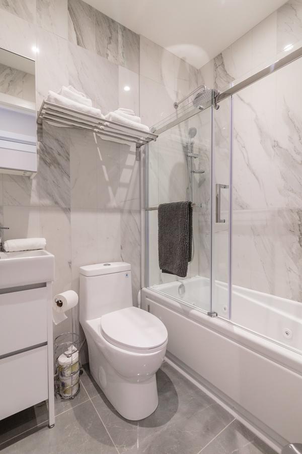 2-bedroom With Mezzanine Mile-end Apartment *
