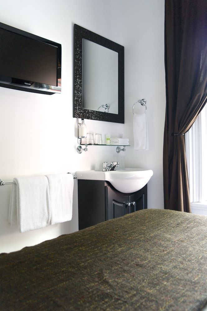 Du Village Bbv Bed & Breakfast