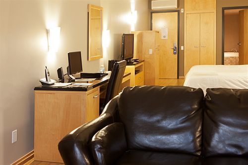 Le Dauphin Centre-ville Hotel