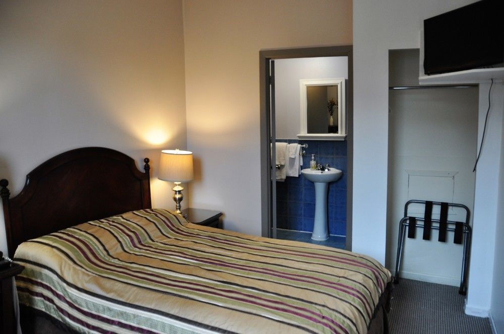 Hotel Bon Accueil Montreal