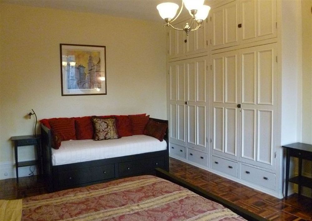 Bed & Breakfast Gingerbread Manor 3*