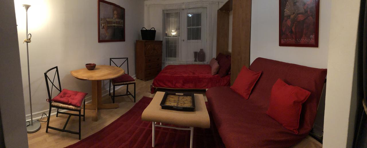 Apartment Bachelors On Saint-denis