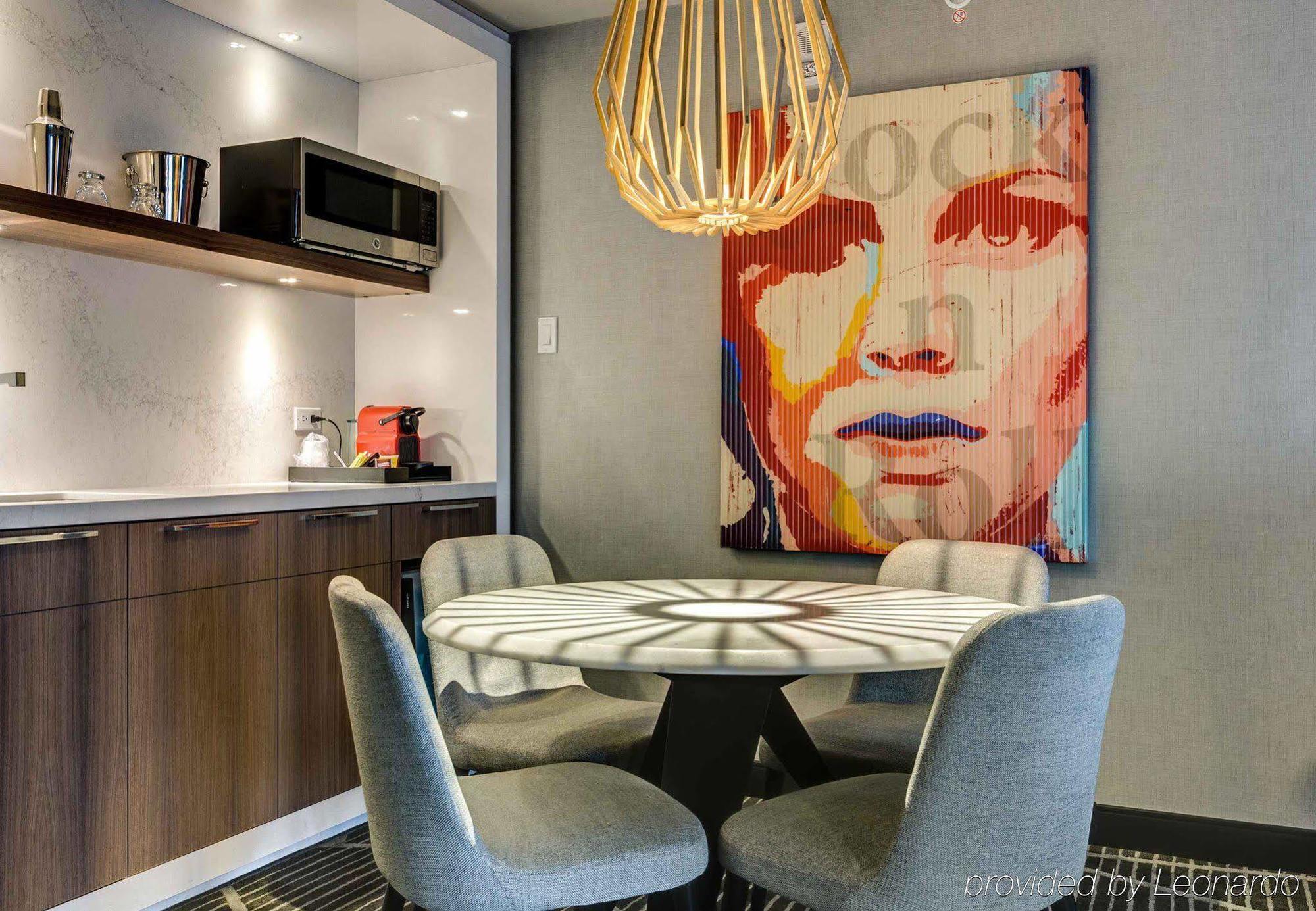 Hotel Renaissance Downtown Montreal