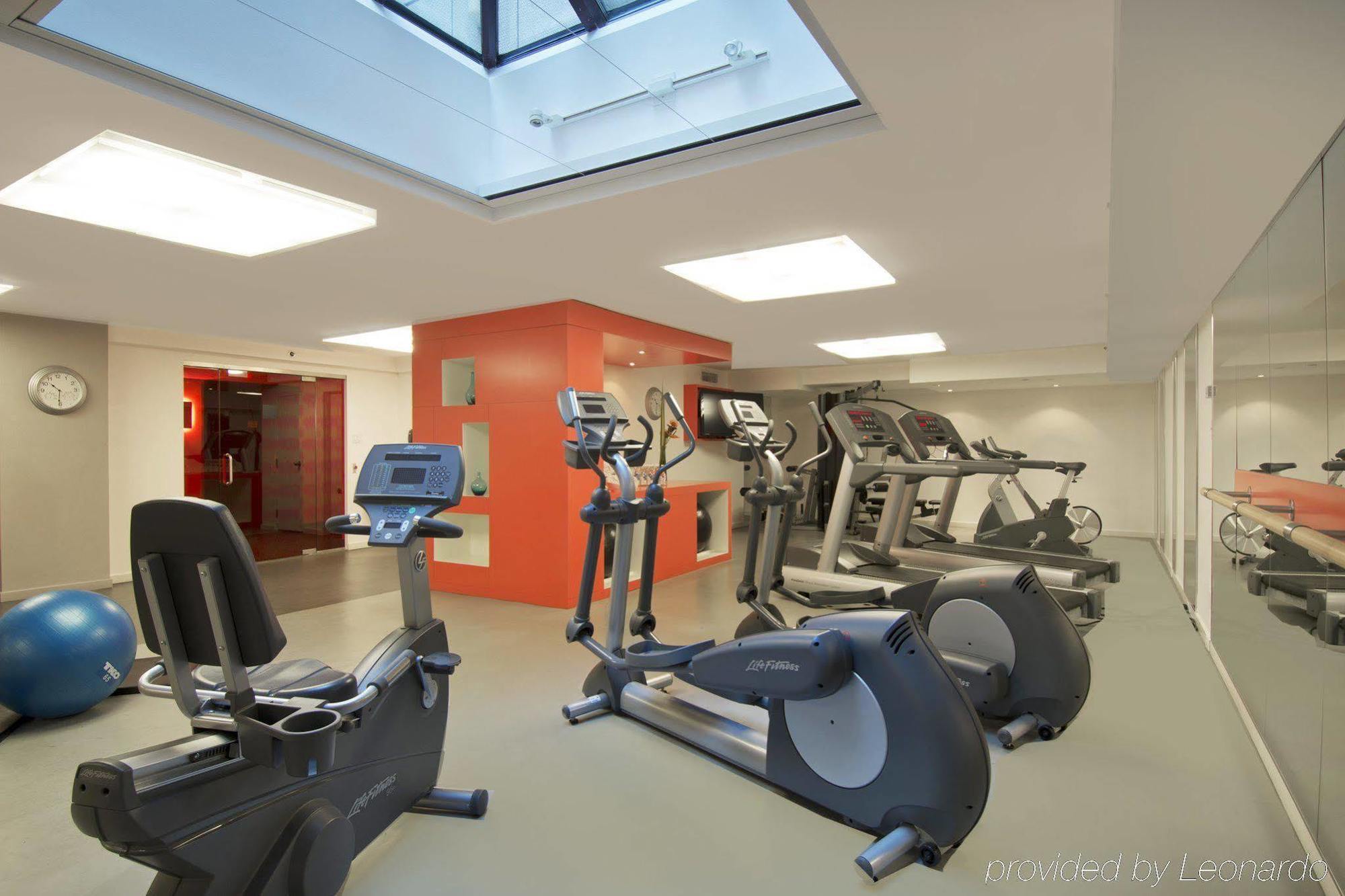 Novotel Center Hotel 4*