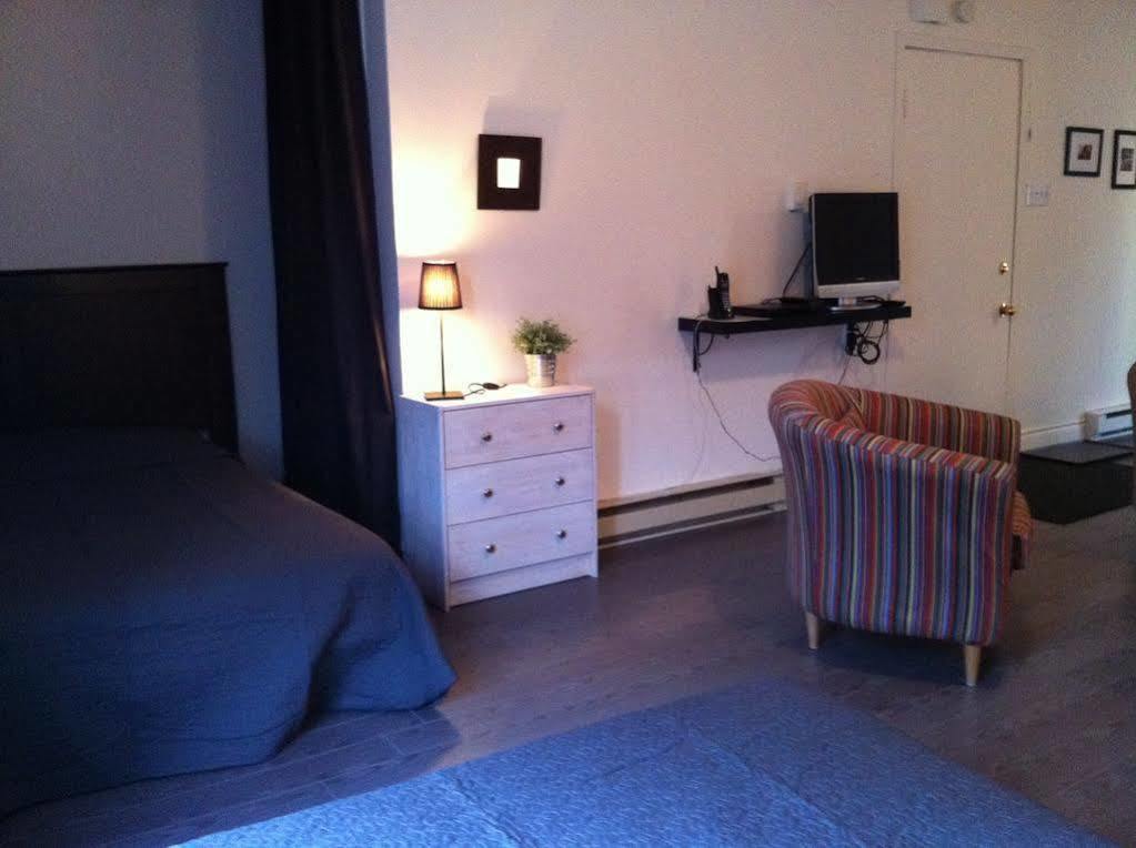 100 Meters To Subway - Montcalm Apartment Montreal