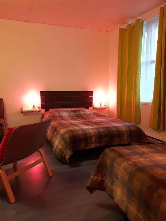 100 Meters To Subway - Montcalm Apartment