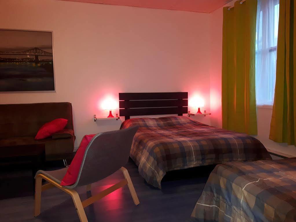 100 Meters To Subway - Montcalm Apartment *